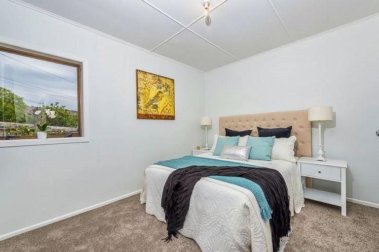Photo of property in 114 Colwill Road, Massey, Auckland, 0614