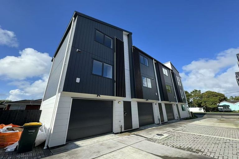 Photo of property in 7/25 Taikata Road, Te Atatu Peninsula, Auckland, 0610