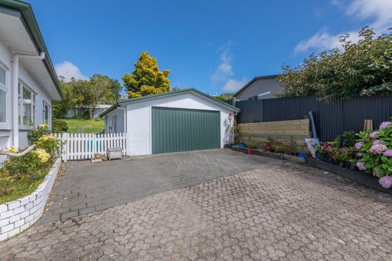 Photo of property in 20 Domain Road, Waipawa, 4210