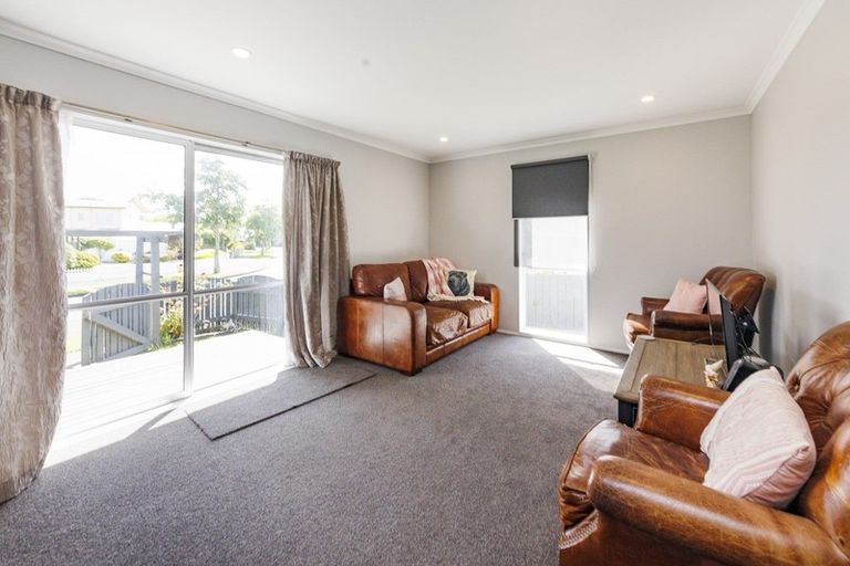 Photo of property in 1/17 Apollo Parade, Milson, Palmerston North, 4414