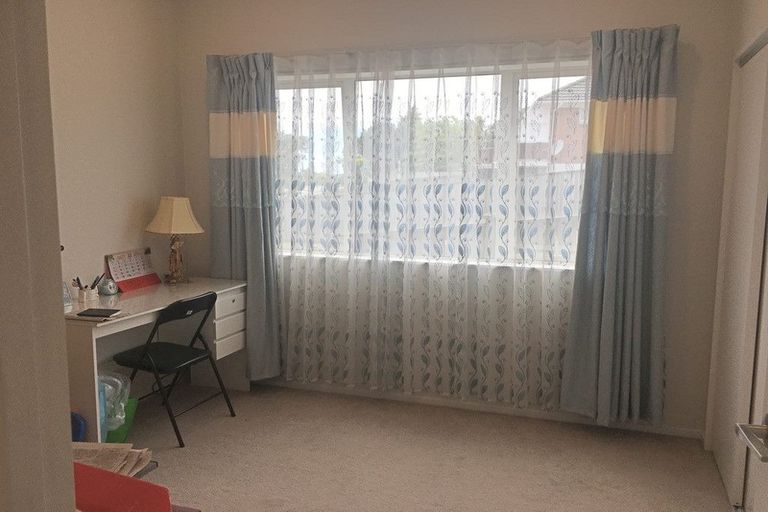 Photo of property in 109 Reeves Road, Pakuranga Heights, Auckland, 2010