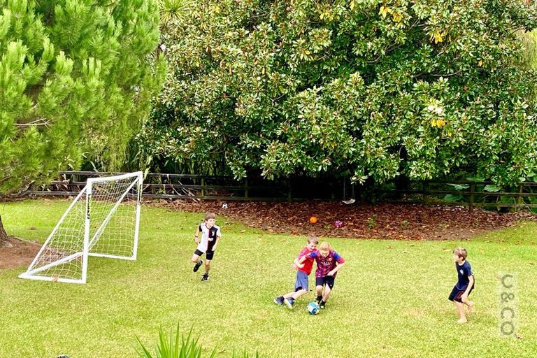 Photo of property in 30-32 Great North Road, Riverhead, 0820