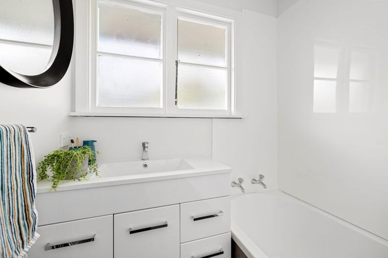 Photo of property in 15 Vancouver Crescent, Wainoni, Christchurch, 8061