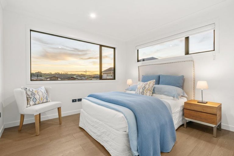 Photo of property in 5 Kina Place, Long Bay, Auckland, 0630