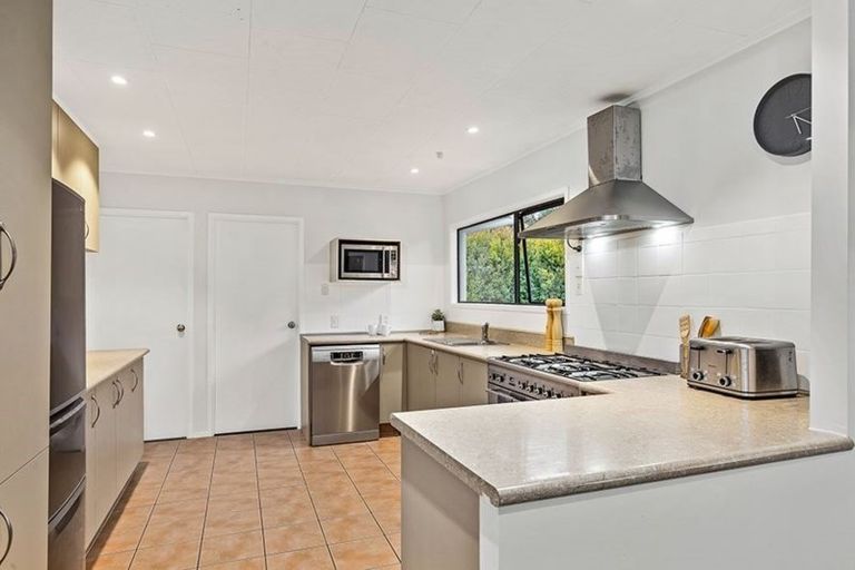 Photo of property in 9 West Harbour Drive, West Harbour, Auckland, 0618