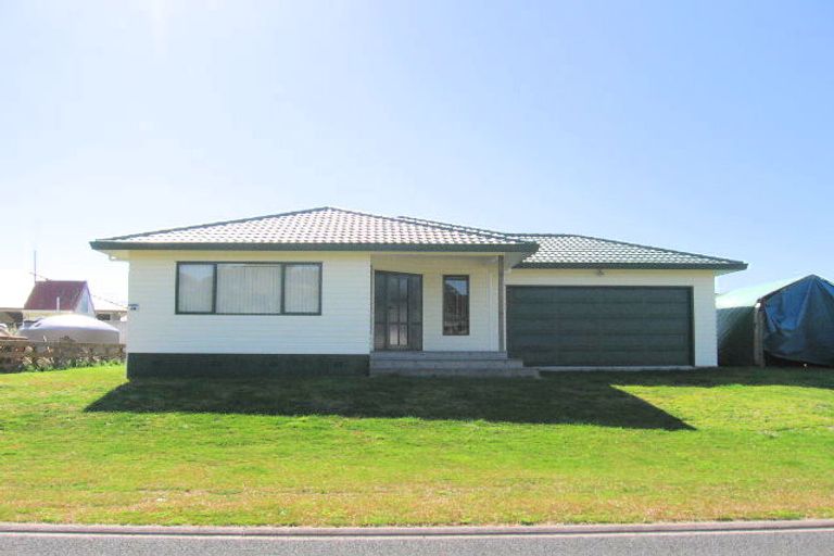 Photo of property in 20 Hawk Hill Crescent, Cooks Beach, Whitianga, 3591
