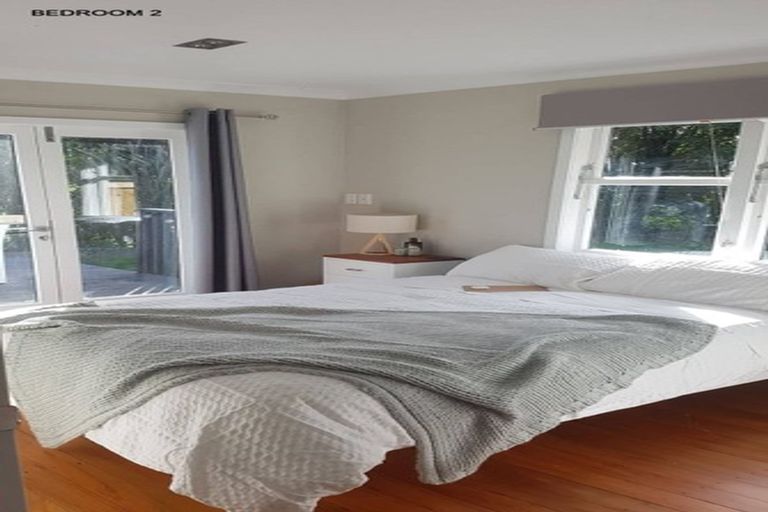 Photo of property in 39 Stewart Drive, Newlands, Wellington, 6037