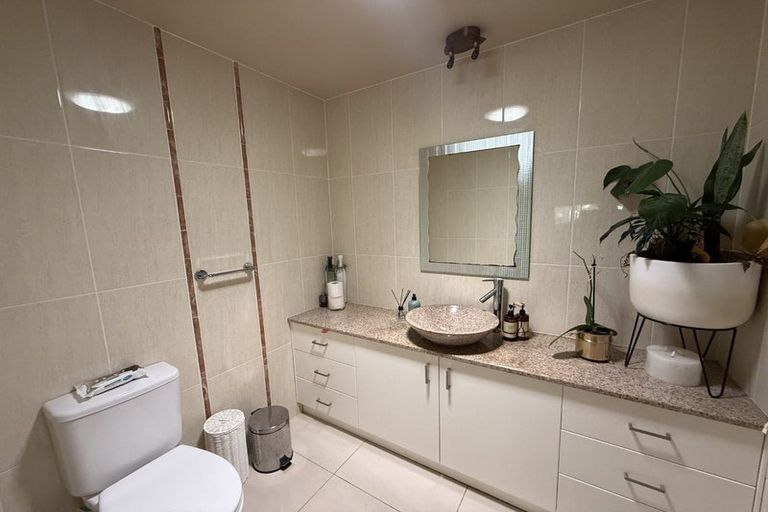 Photo of property in 71 Kittiwake Drive, Schnapper Rock, Auckland, 0632