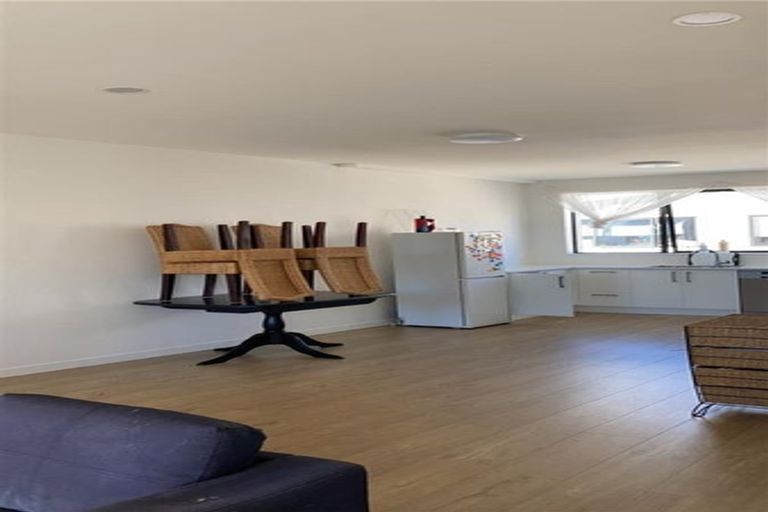 Photo of property in 42 Bloom Crescent, Sunnyvale, Auckland, 0612