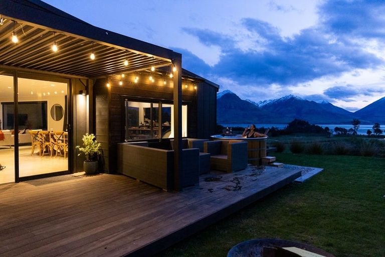 Photo of property in 18 Lookout Drive, Mount Creighton, Queenstown, 9371