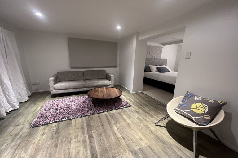 Photo of property in 1/50 La Trobe Street, Pakuranga Heights, Auckland, 2010