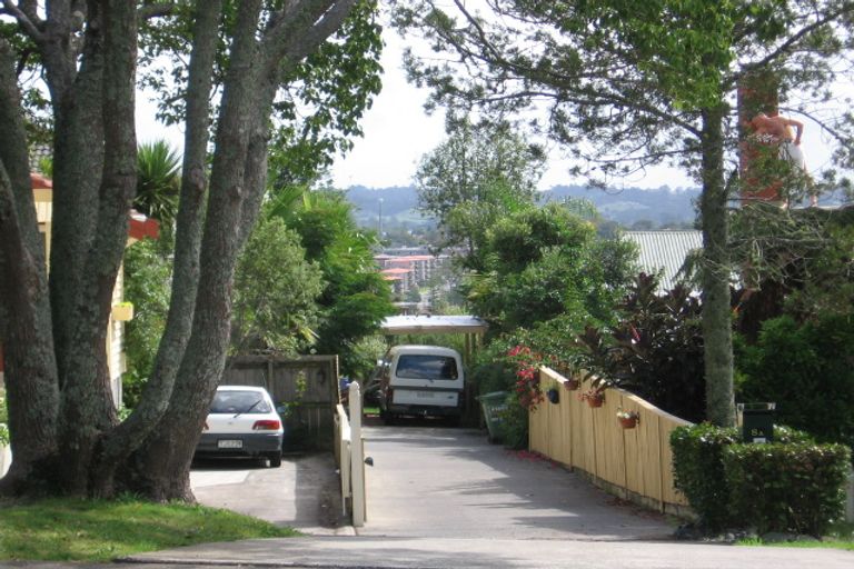 Photo of property in 8 Humphrey Kemp Avenue, Henderson, Auckland, 0612