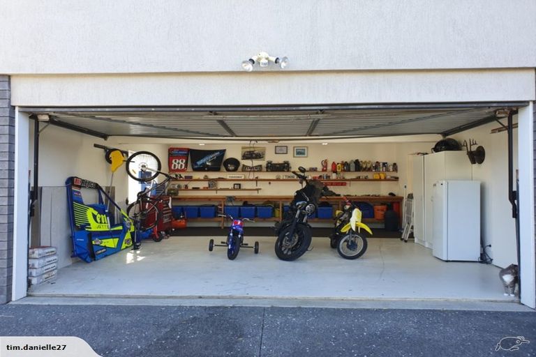 Photo of property in 2/21 Witheford Drive, Bayview, Auckland, 0629