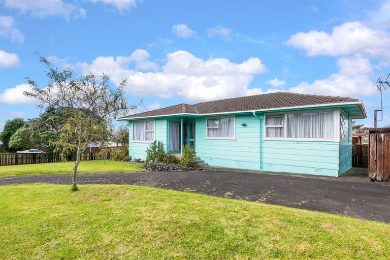 Photo of property in 17 Harmel Road, Glendene, Auckland, 0602