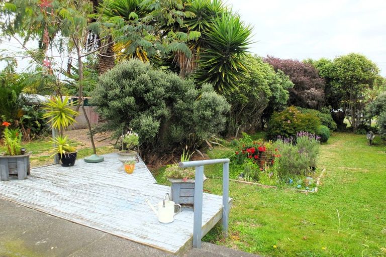 Photo of property in 13 Beach Street, Tangimoana, 4822