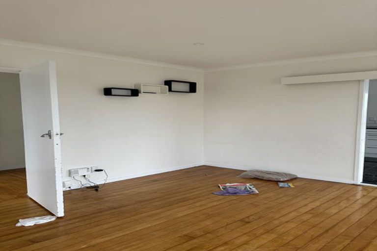 Photo of property in 1/54 Target Road, Totara Vale, Auckland, 0629