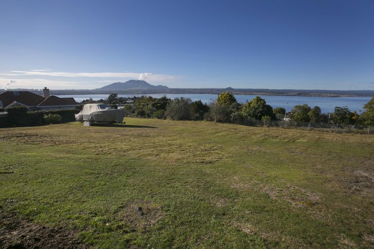 Photo of property in 16 Mapara Road, Acacia Bay, Taupo, 3385