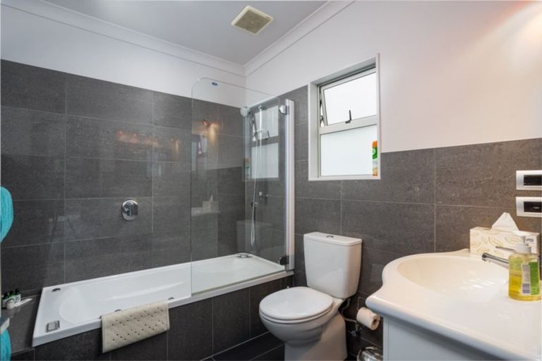 Photo of property in 24 Cologne Street, Martinborough, 5711