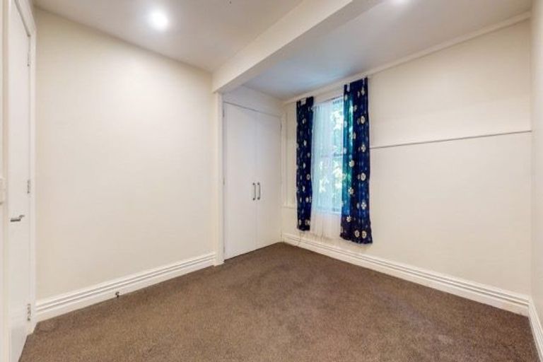 Photo of property in 56 Kelburn Parade, Kelburn, Wellington, 6012