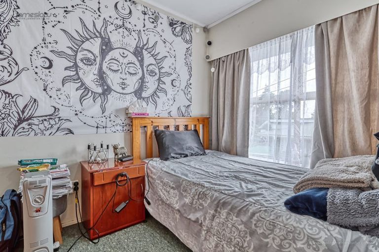 Photo of property in 2/75 Sabulite Road, Kelston, Auckland, 0602