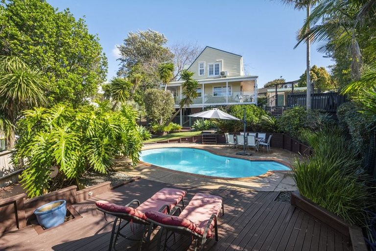 Photo of property in 12 Regia Close, Half Moon Bay, Auckland, 2012