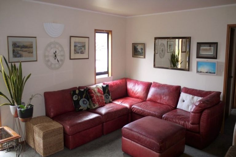 Photo of property in 1/406 East Coast Road, Sunnynook, Auckland, 0630