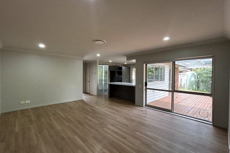 Photo of property in 8 Girvan Terrace, Wattle Downs, Auckland, 2103