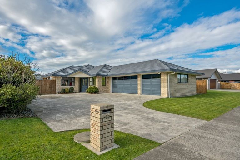 Photo of property in 42 Roberts Line, Kelvin Grove, Palmerston North, 4414