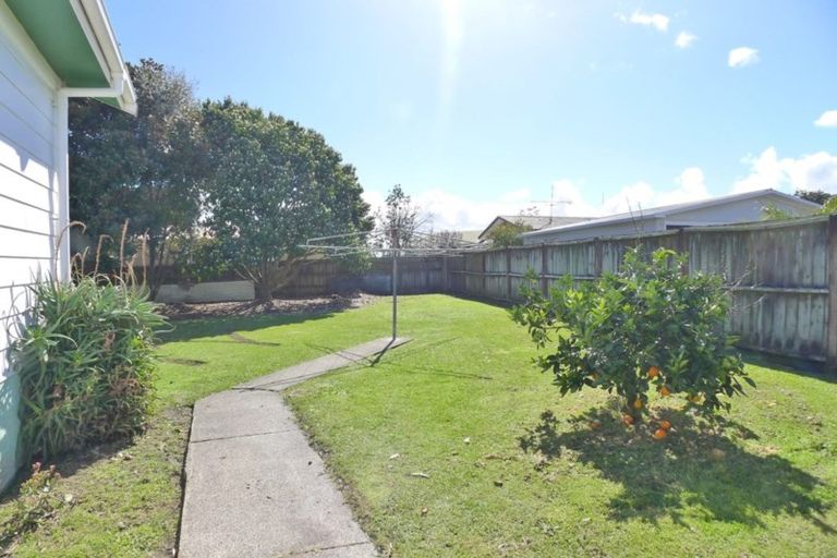Photo of property in 14 Ewbank Place, Manurewa, Auckland, 2102