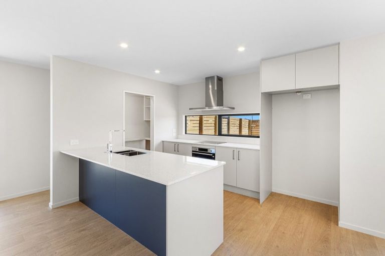 Photo of property in 13 Vista Crescent, Maoribank, Upper Hutt, 5018