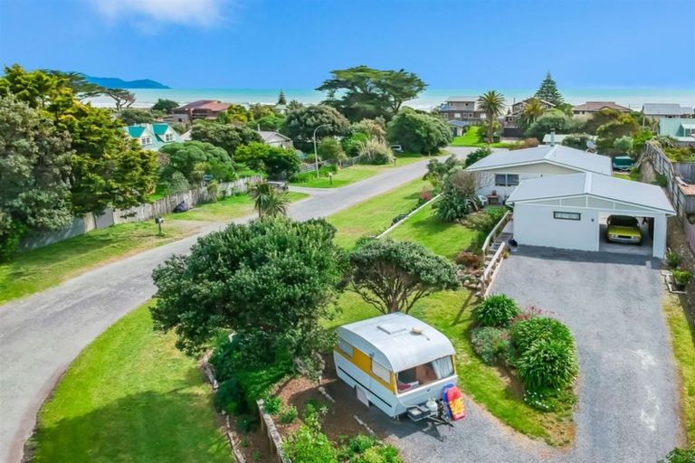 Photo of property in 53 Dixie Street, Te Horo Beach, Otaki, 5581