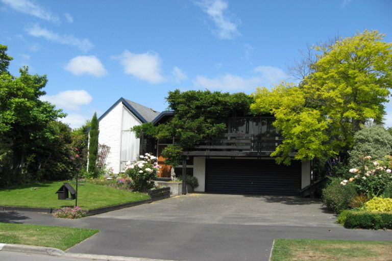 Photo of property in 17 Camberwell Place, Avonhead, Christchurch, 8042