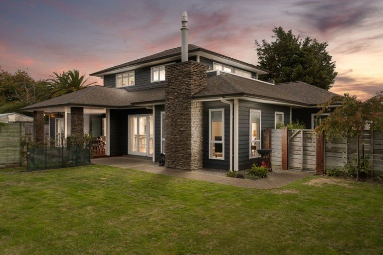 Photo of property in 2 Dixon Street, Carterton, 5713