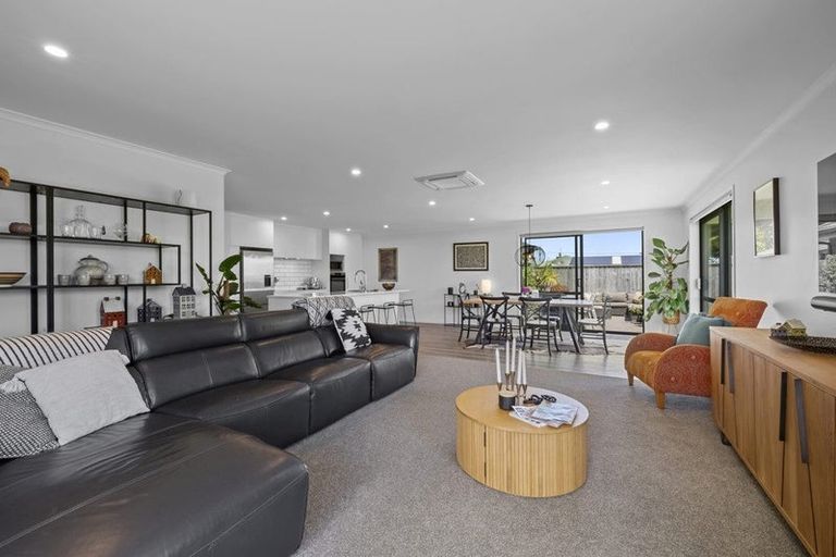 Photo of property in 18 Piharau Crescent, Hurdon, New Plymouth, 4310