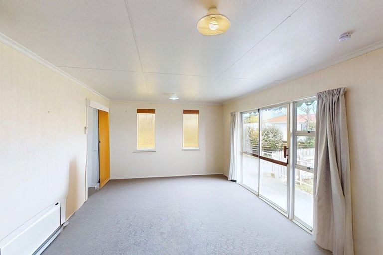 Photo of property in 6 Walker Crescent, Bulls, 4818