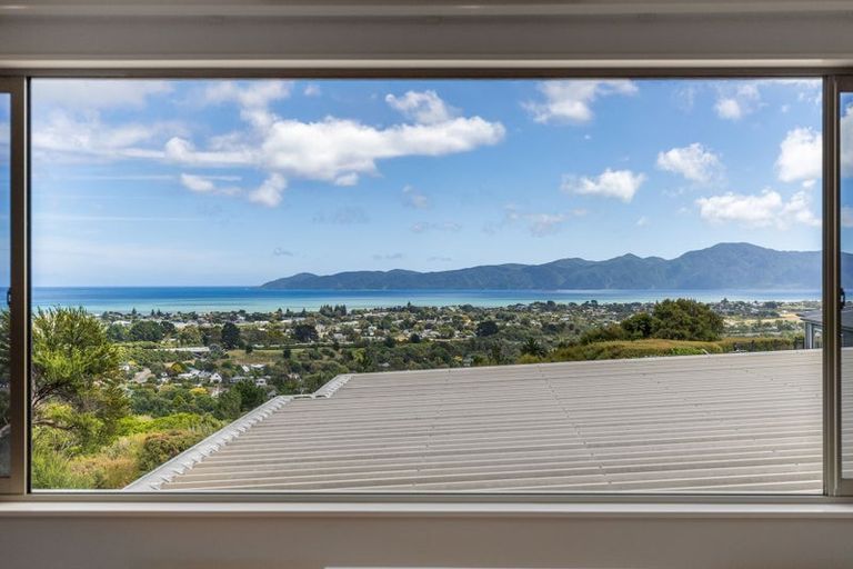 Photo of property in 2 Ocean Vista Lane, Paraparaumu, 5032