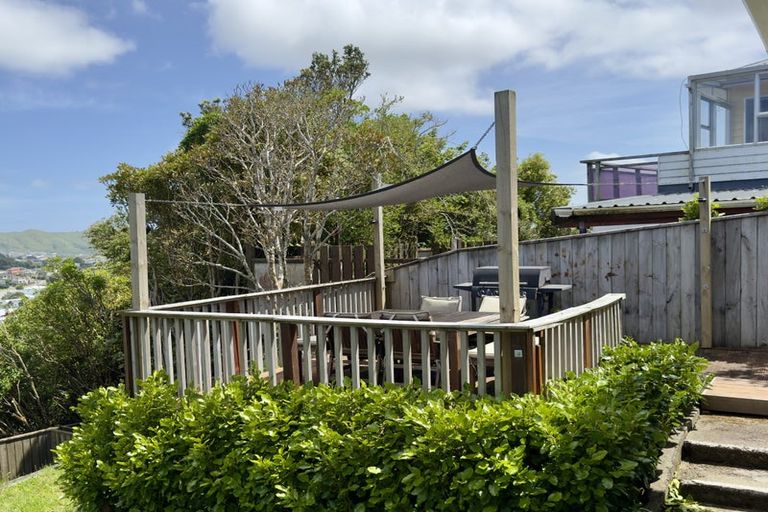 Photo of property in 48 Brooker Grove, Newlands, Wellington, 6037