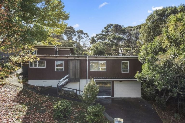 Photo of property in 1/3 Mcquoid Place, Glenfield, Auckland, 0629