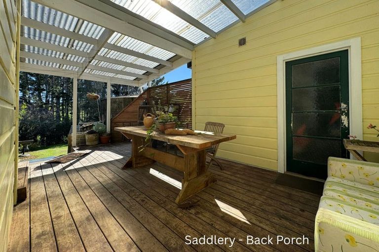 Photo of property in Saddlery Cottage, 3245 Paparoa-oakleigh Road, Paparoa, 0571
