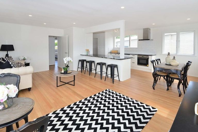 Photo of property in 1/694 East Coast Road, Pinehill, Auckland, 0632