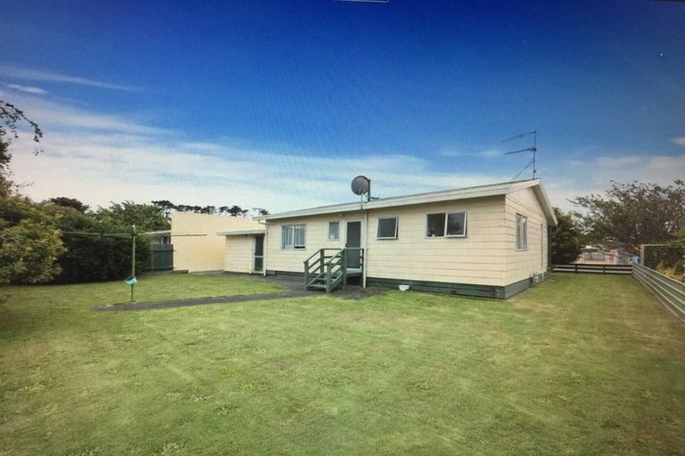 Photo of property in 1 Charles Major Place, Hawera, 4610