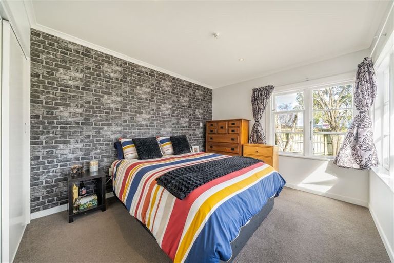 Photo of property in 1 Moeraki Road, Maoribank, Upper Hutt, 5018