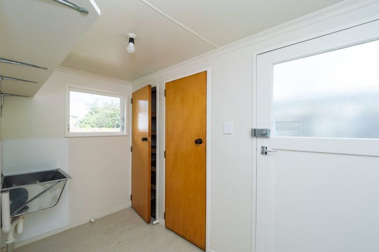 Photo of property in 9 Crewe Crescent, Hokowhitu, Palmerston North, 4410