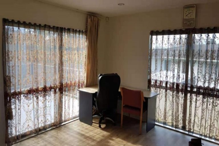 Photo of property in 13 Medina Place, Half Moon Bay, Auckland, 2012