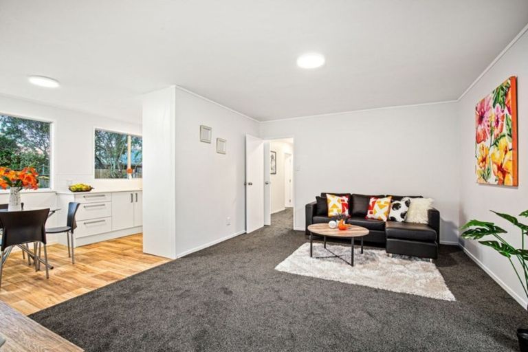 Photo of property in 1/263 Henderson Valley Road, Henderson, Auckland, 0612