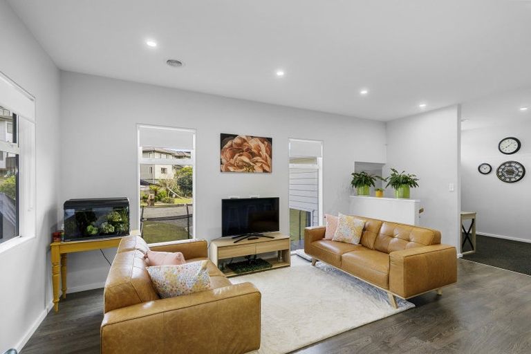 Photo of property in 12 Botany Lane, Whitby, Porirua, 5024