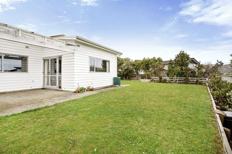 Photo of property in 15 Paparoa Crescent, Aotea, Porirua, 5024