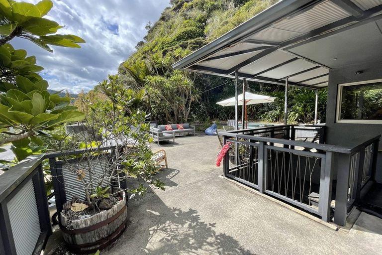 Photo of property in 45-47 Glenesk Road, Piha, New Lynn, 0772