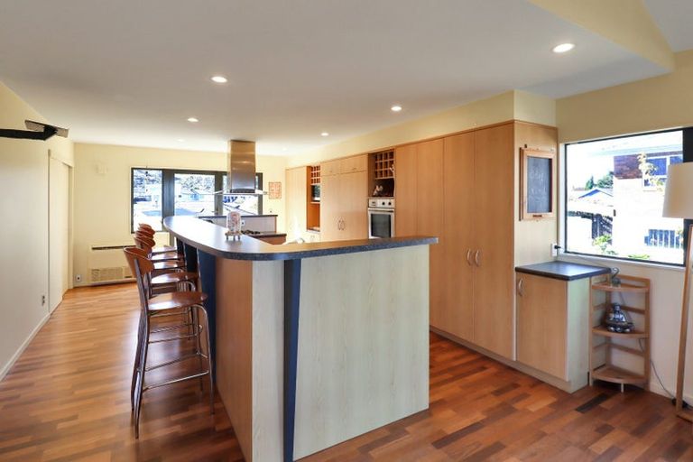 Photo of property in 122 Viewmont Drive, Harbour View, Lower Hutt, 5010