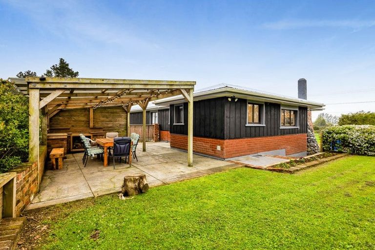Photo of property in 8 Clearview Road, Lepperton, New Plymouth, 4373